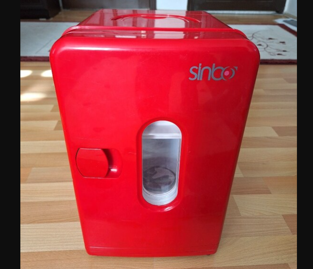 Araç içi mini buzdolabı kırmızı